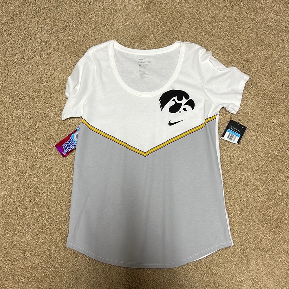 Ladies Sz M Iowa Hawkeyes short sleeve tee